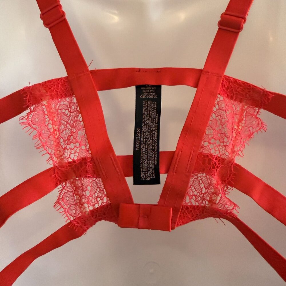 Victoria’s Secret Very Sexy Red Lace Strappy Bra 36DD - Picture 9 of 12